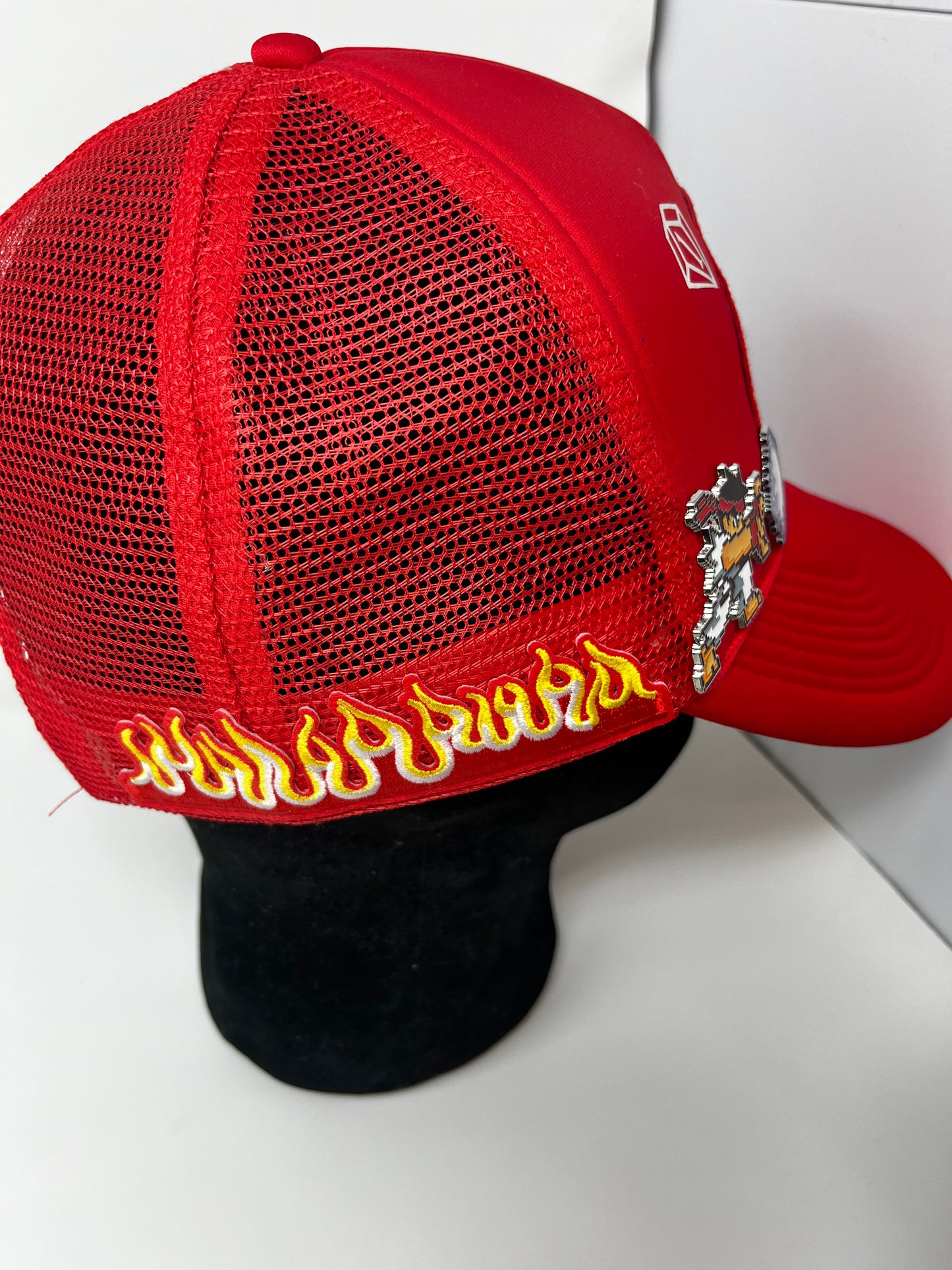 Ryu vs Ken dragon style trucker hat (red)