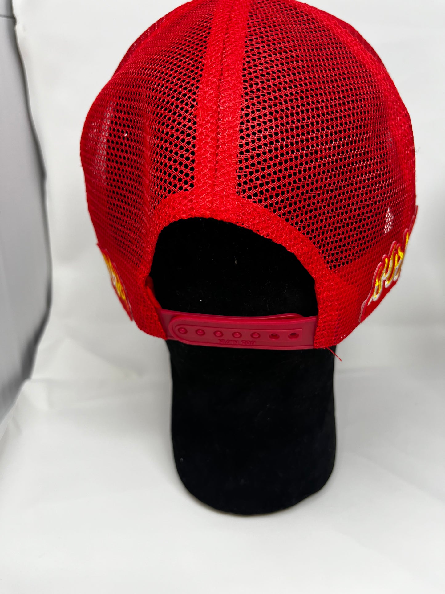 Ryu vs Ken dragon style trucker hat (red)