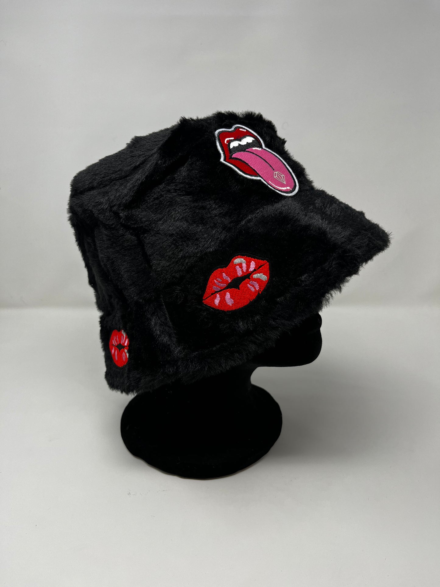 Fearless lick fur bucket (blk)