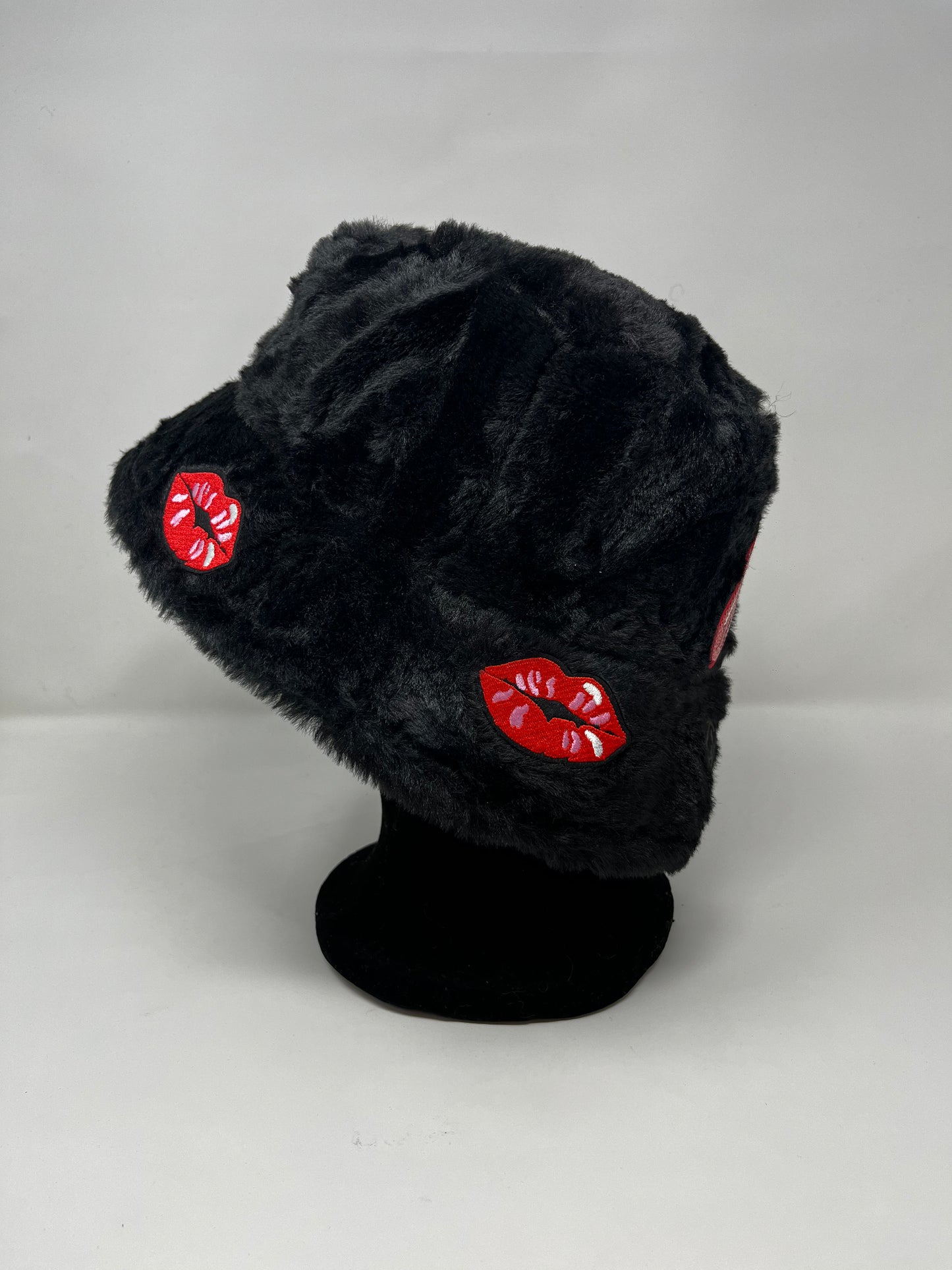 Fearless lick fur bucket (blk)