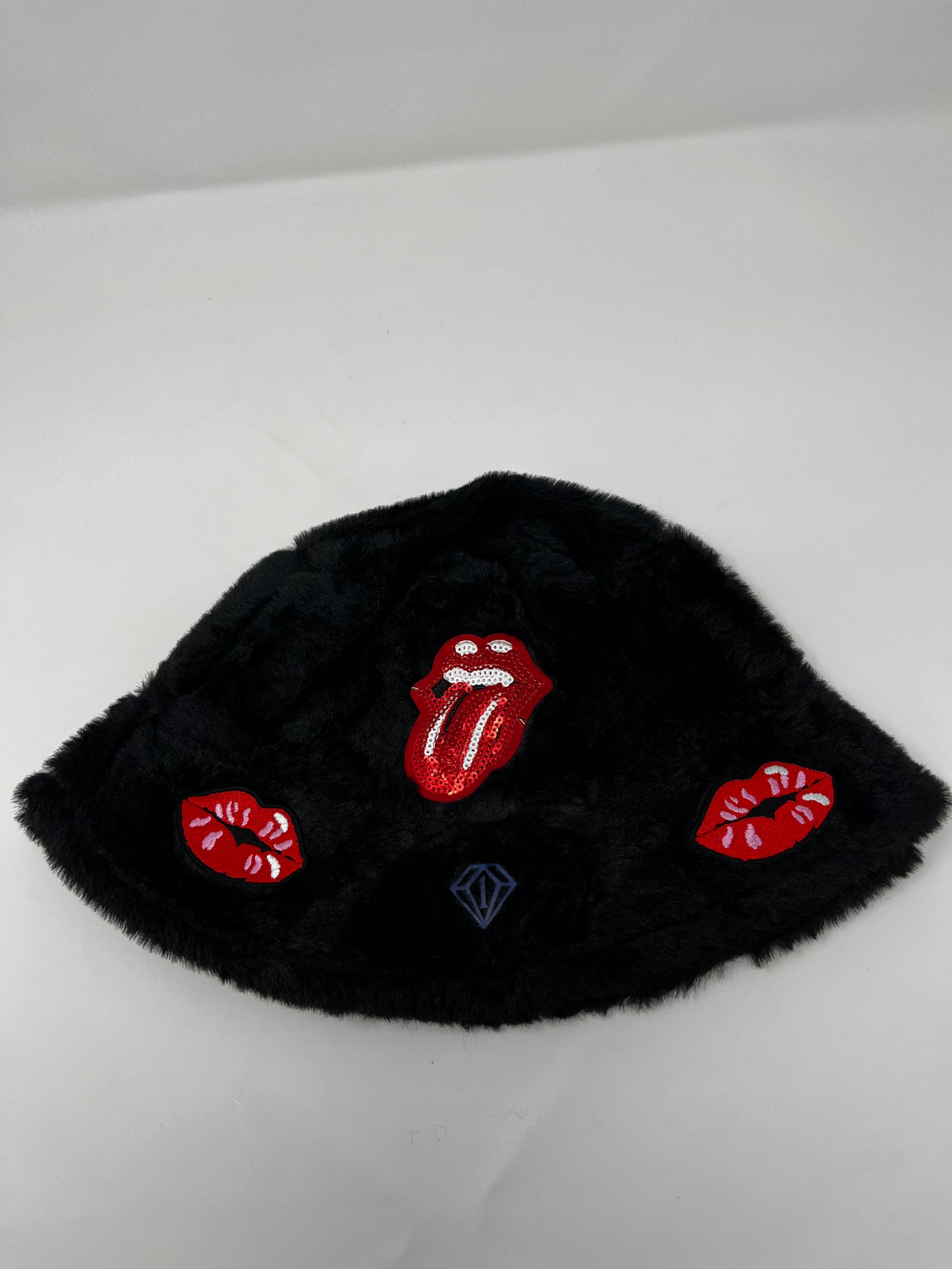 Fearless lick fur bucket (blk)