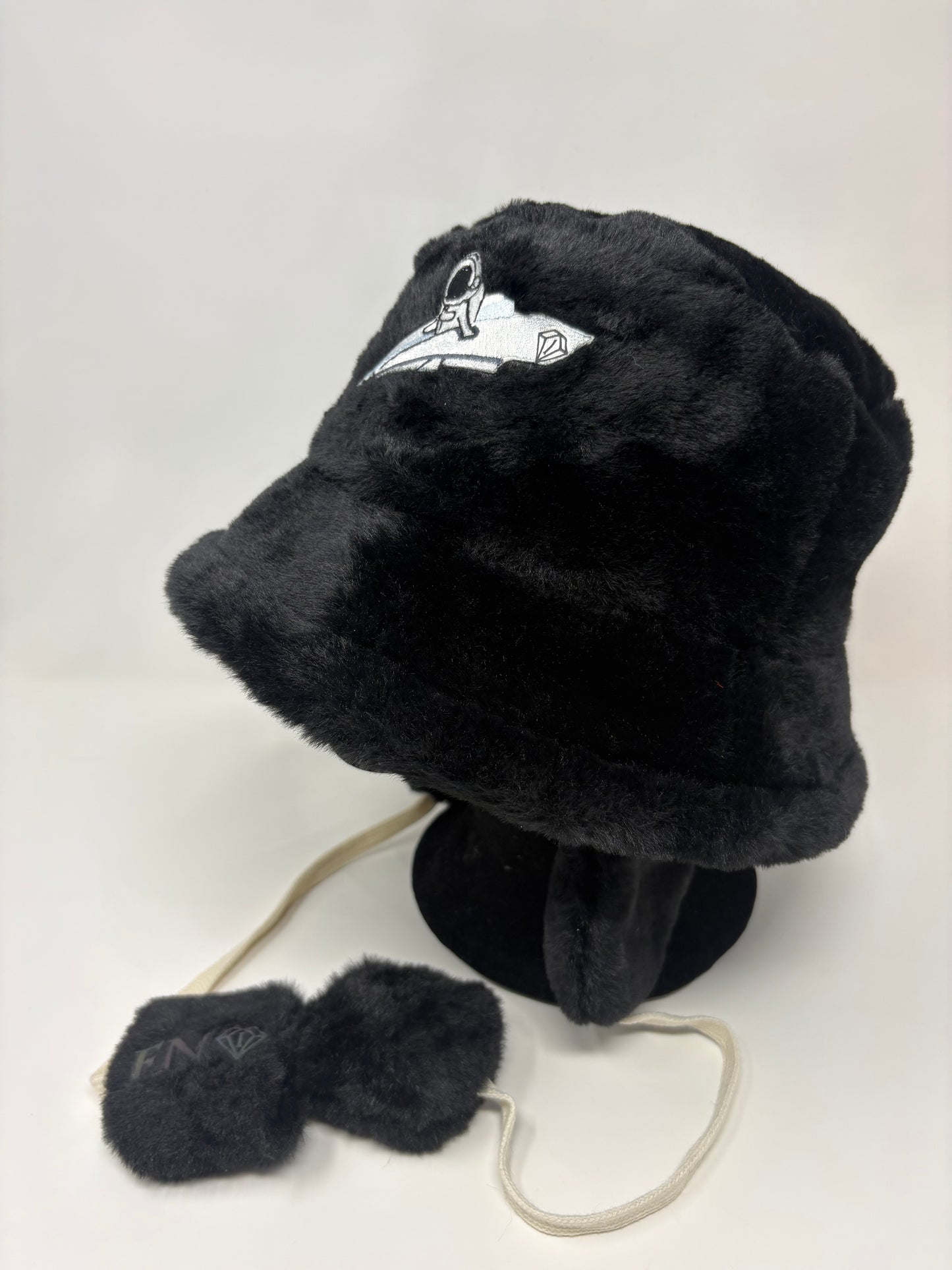 “Paper Traveler” cozy plush bucket W removable earmuffs