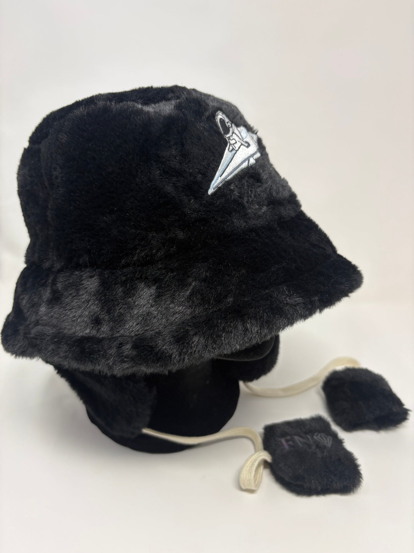 “Paper Traveler” cozy plush bucket W removable earmuffs