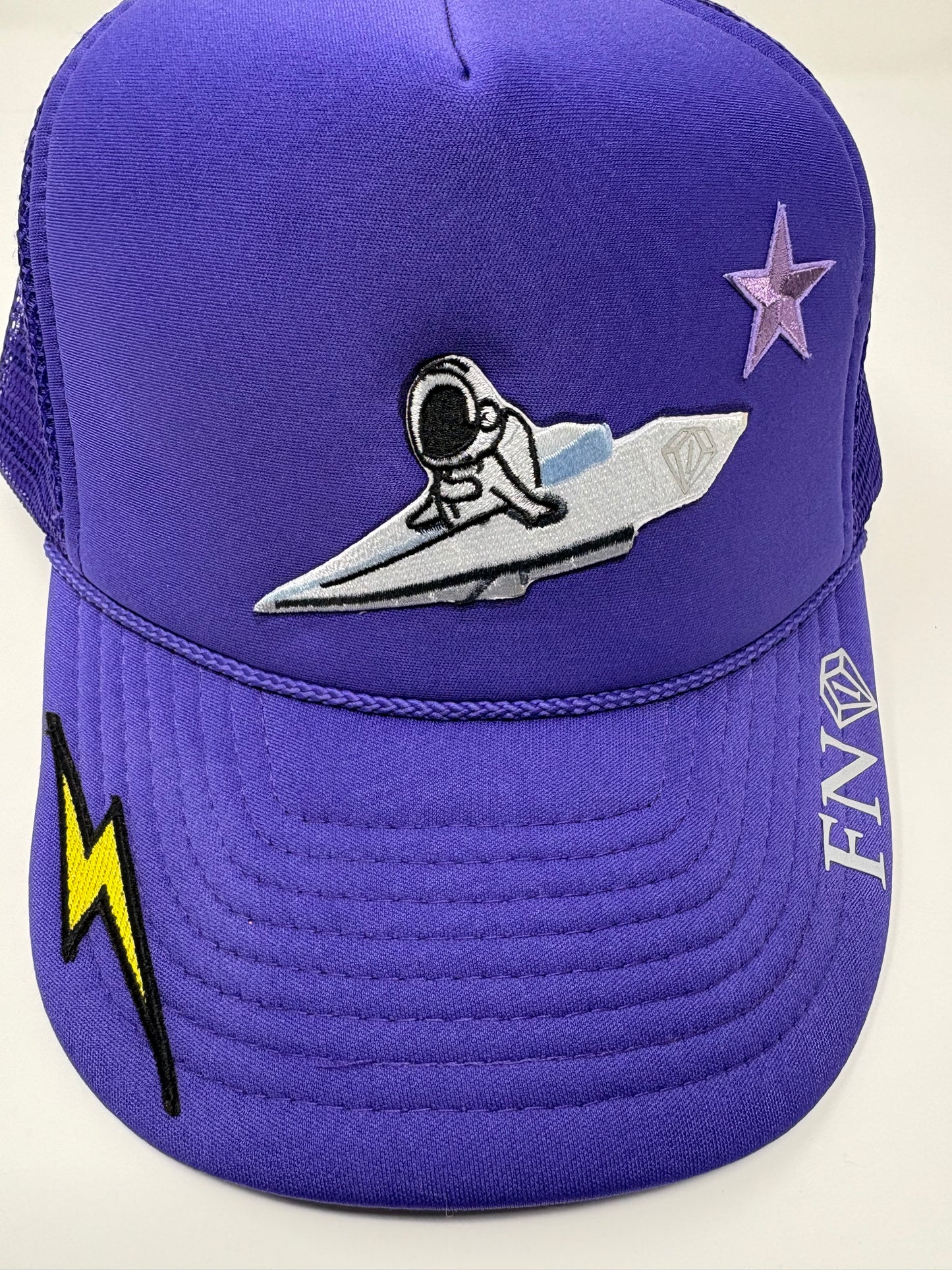 Paper traveler trucker hat ( purple)