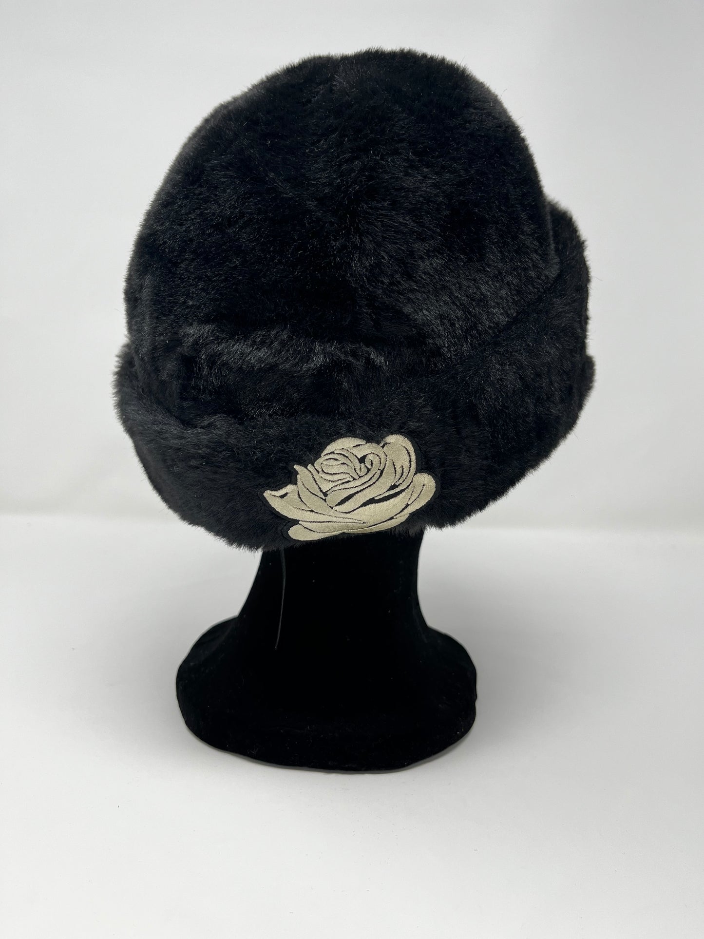 International Fur bucket (black)