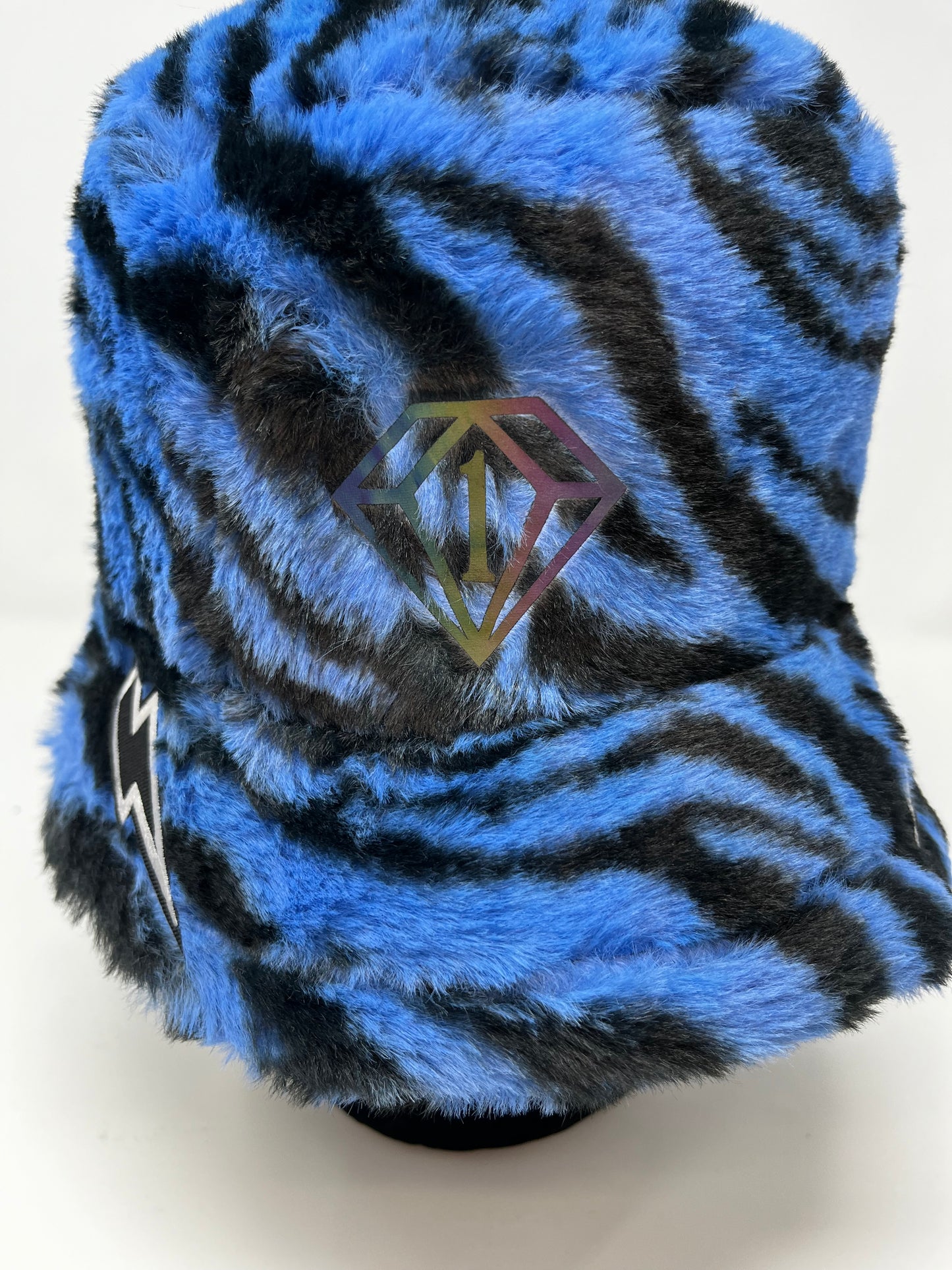 We got us cloud fur bucket (blue / black zebra)