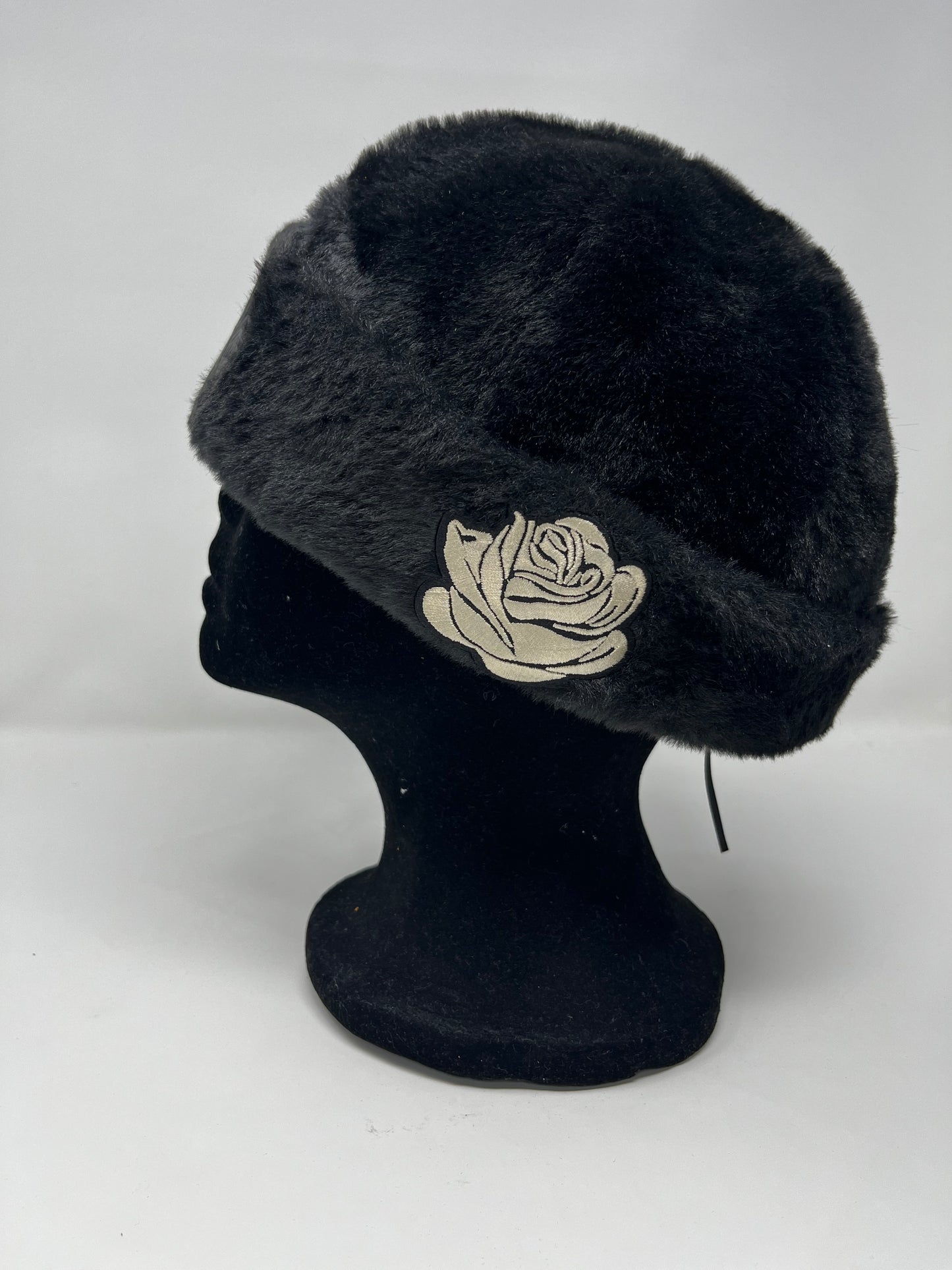 International Fur bucket (black)
