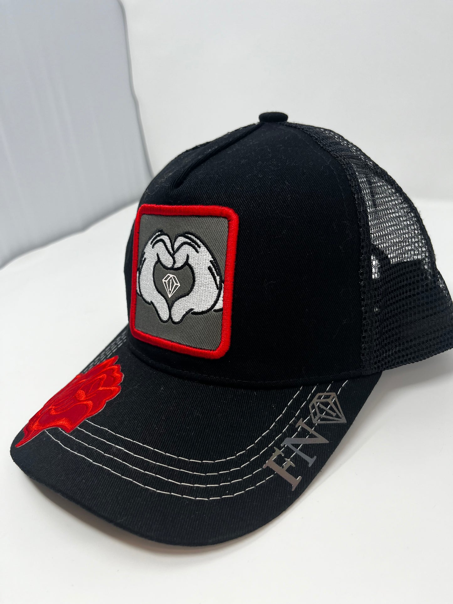 Hearts n diamonds cartoon hands trucker hat