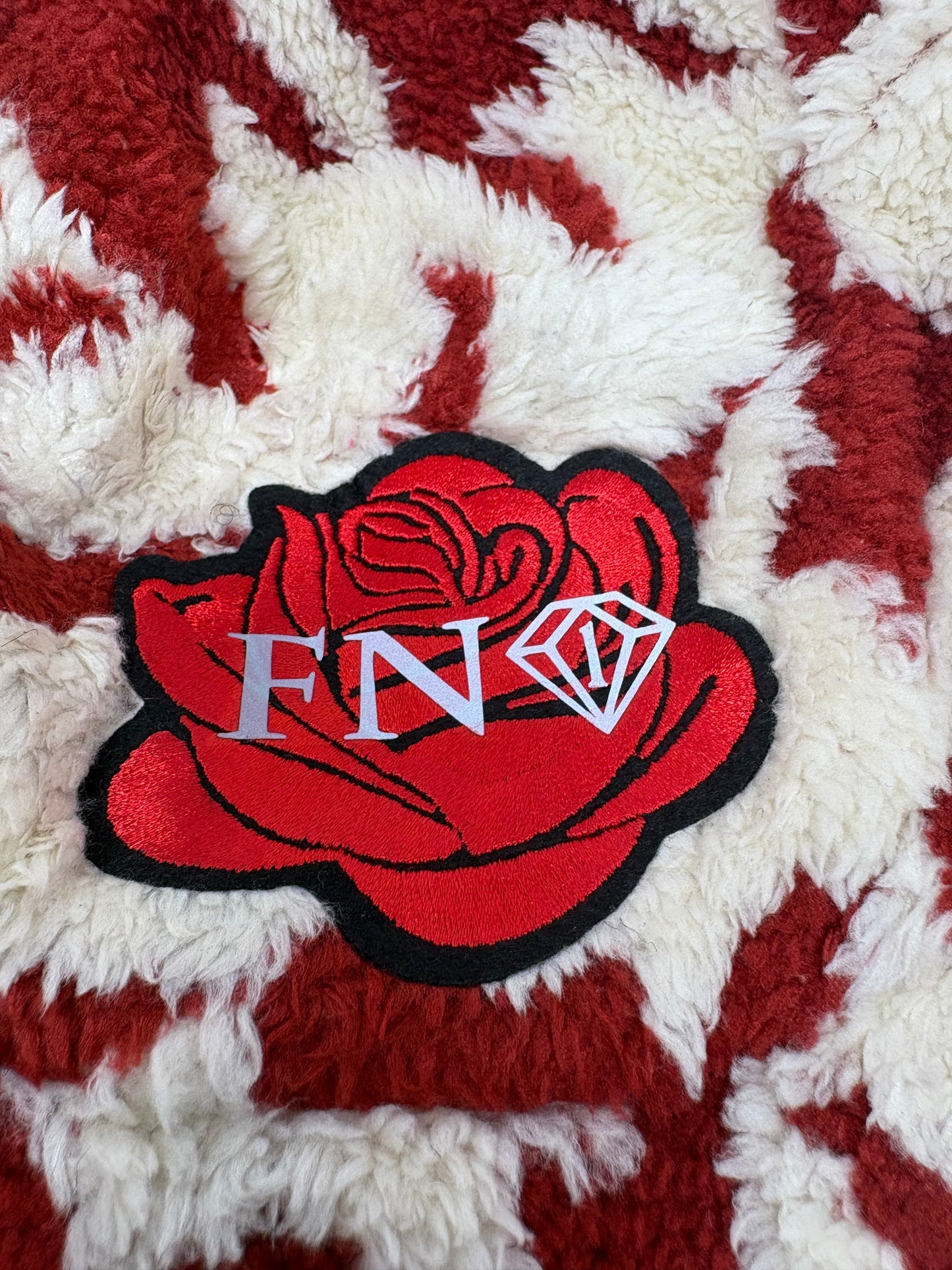 Clouds & Roses cozy plush bucket (red)