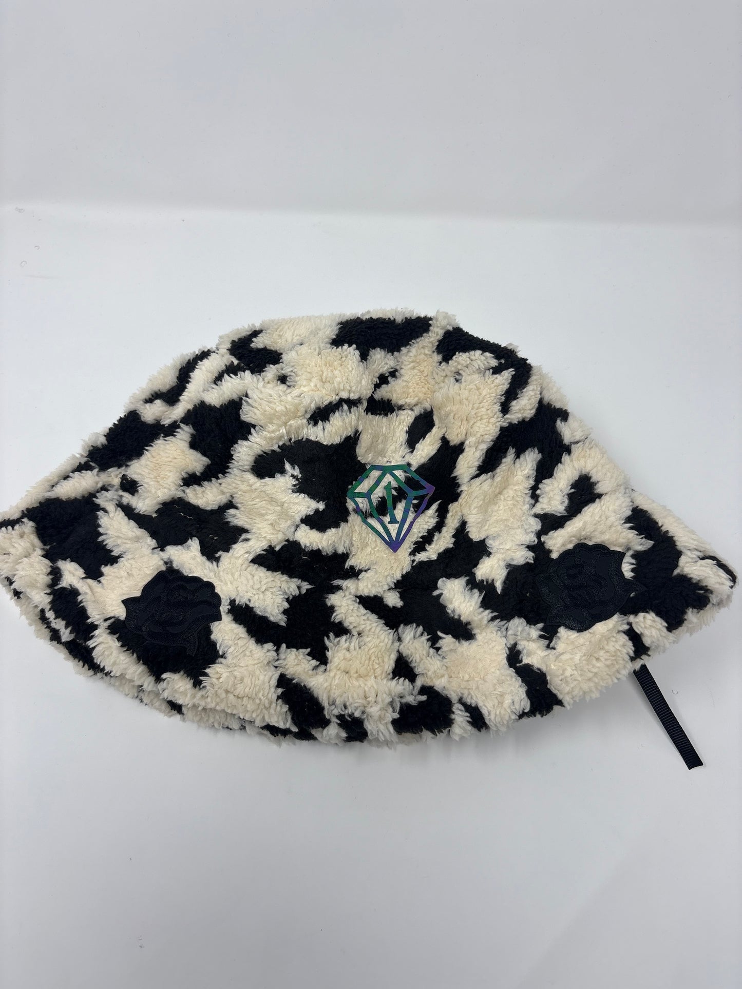 Clouds & Roses cozy plush bucket (blk)