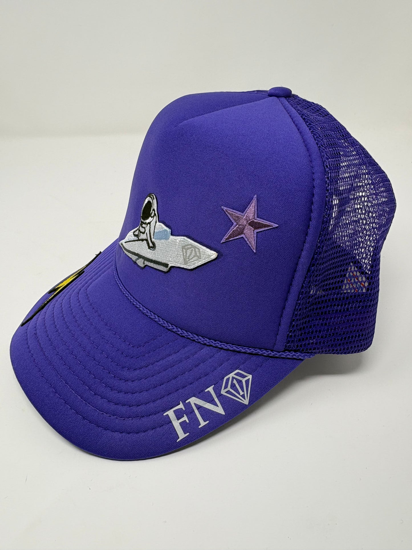 Paper traveler trucker hat ( purple)