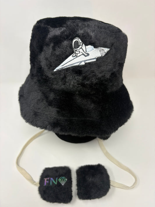 “Paper Traveler” cozy plush bucket W removable earmuffs