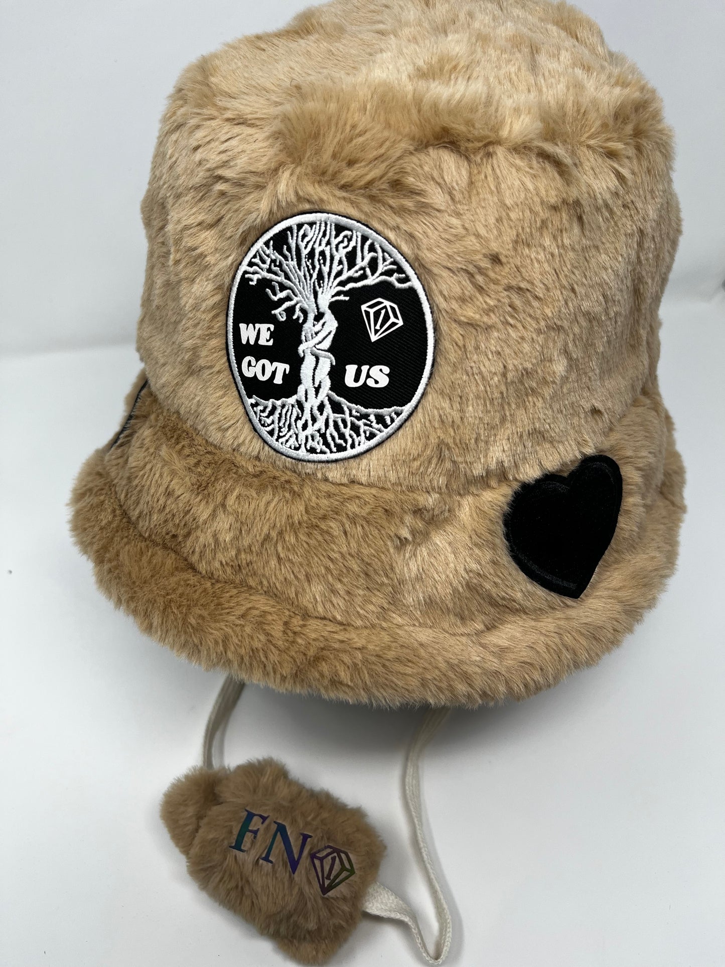 We got us Teddy fur bucket / W removable ear warmers