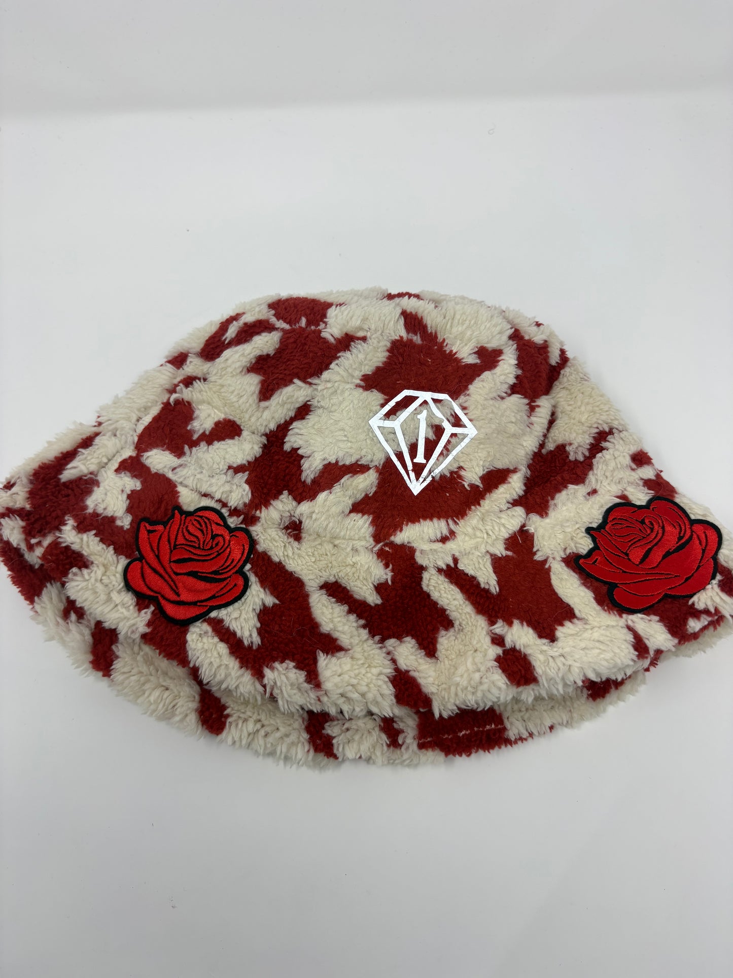 Clouds & Roses cozy plush bucket (red)