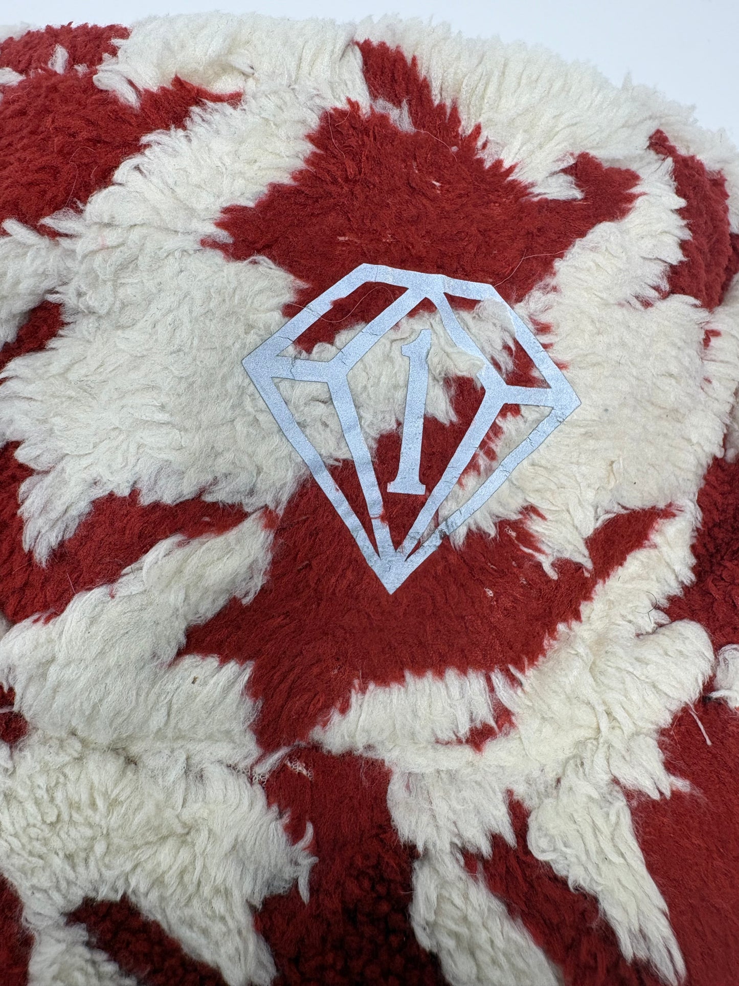 Clouds & Roses cozy plush bucket (red)