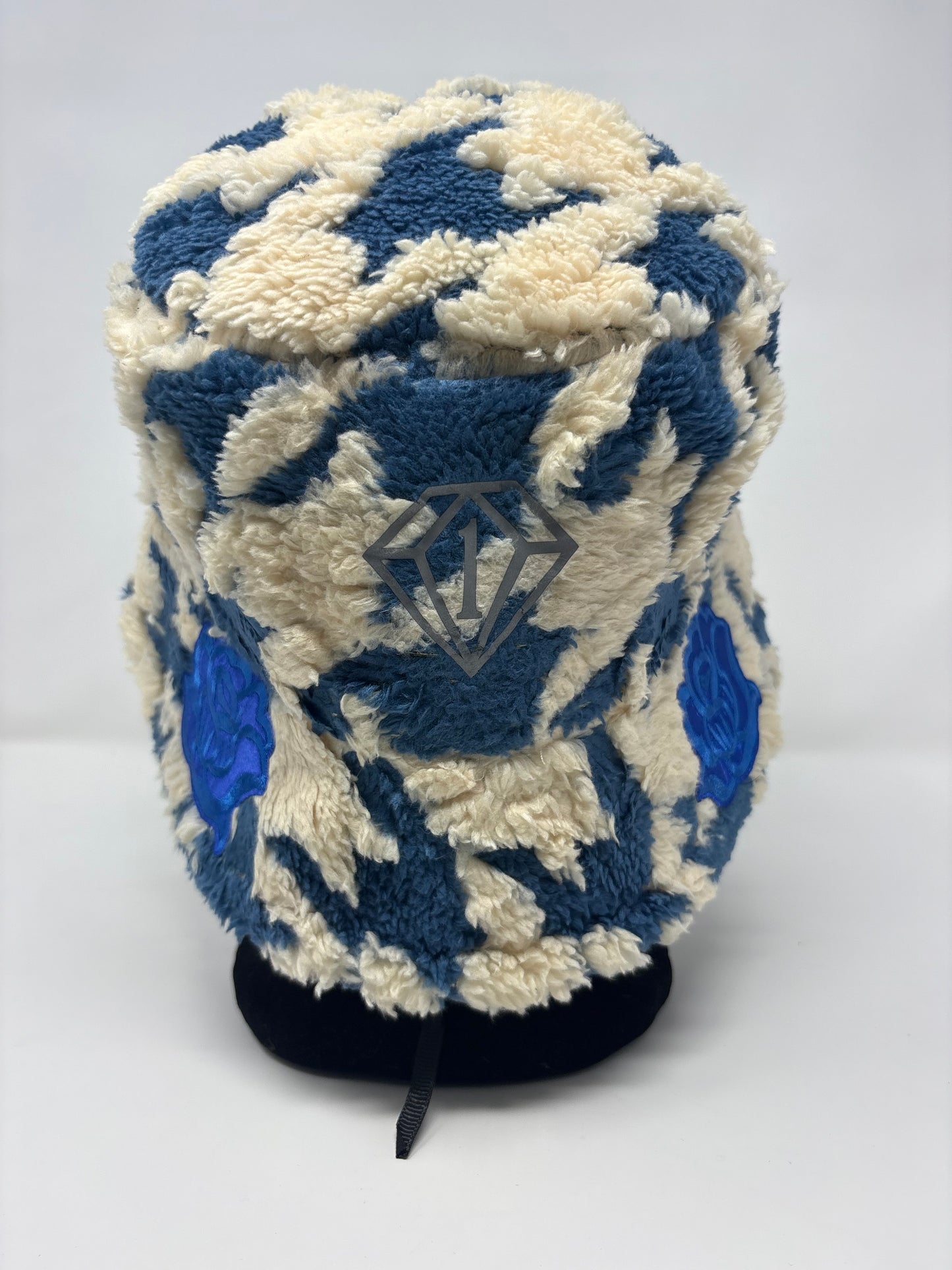 Clouds & Roses cozy plush bucket (blue)