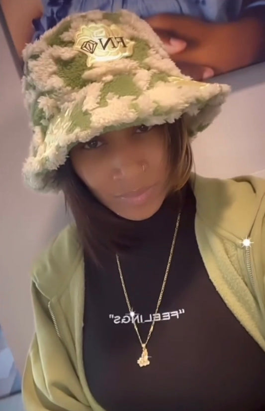 Clouds & Roses cozy plush bucket (green)