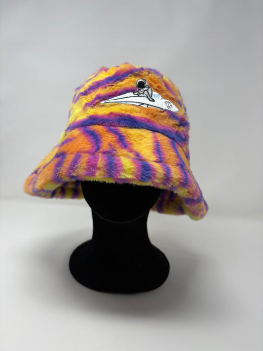 Paper traveler fur bucket