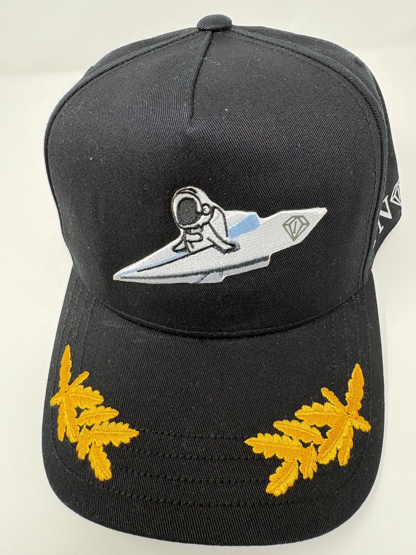 Paper Traveler Snapback – Elite Captain Edition |