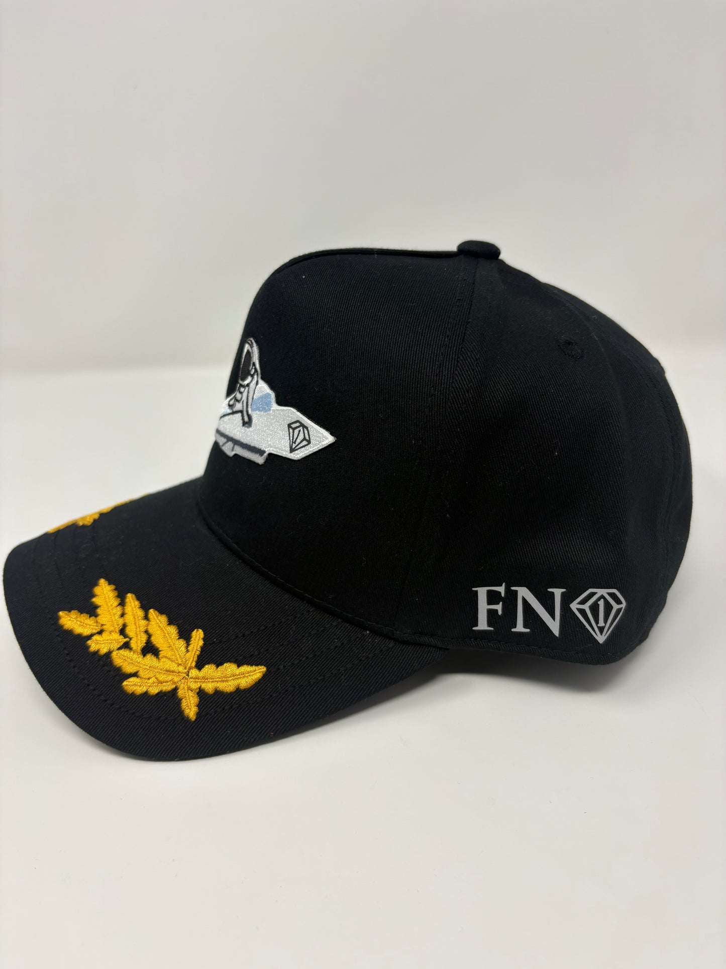 Paper Traveler Snapback – Elite Captain Edition |
