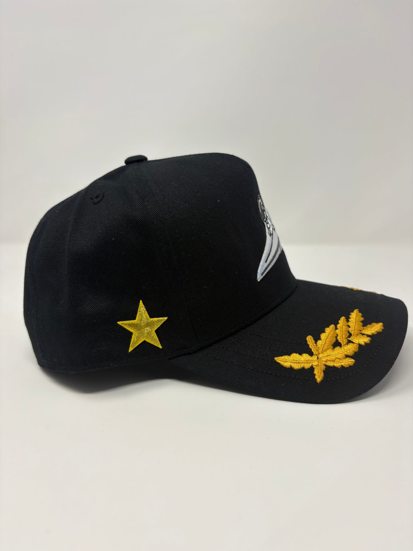 Paper Traveler Snapback – Elite Captain Edition |