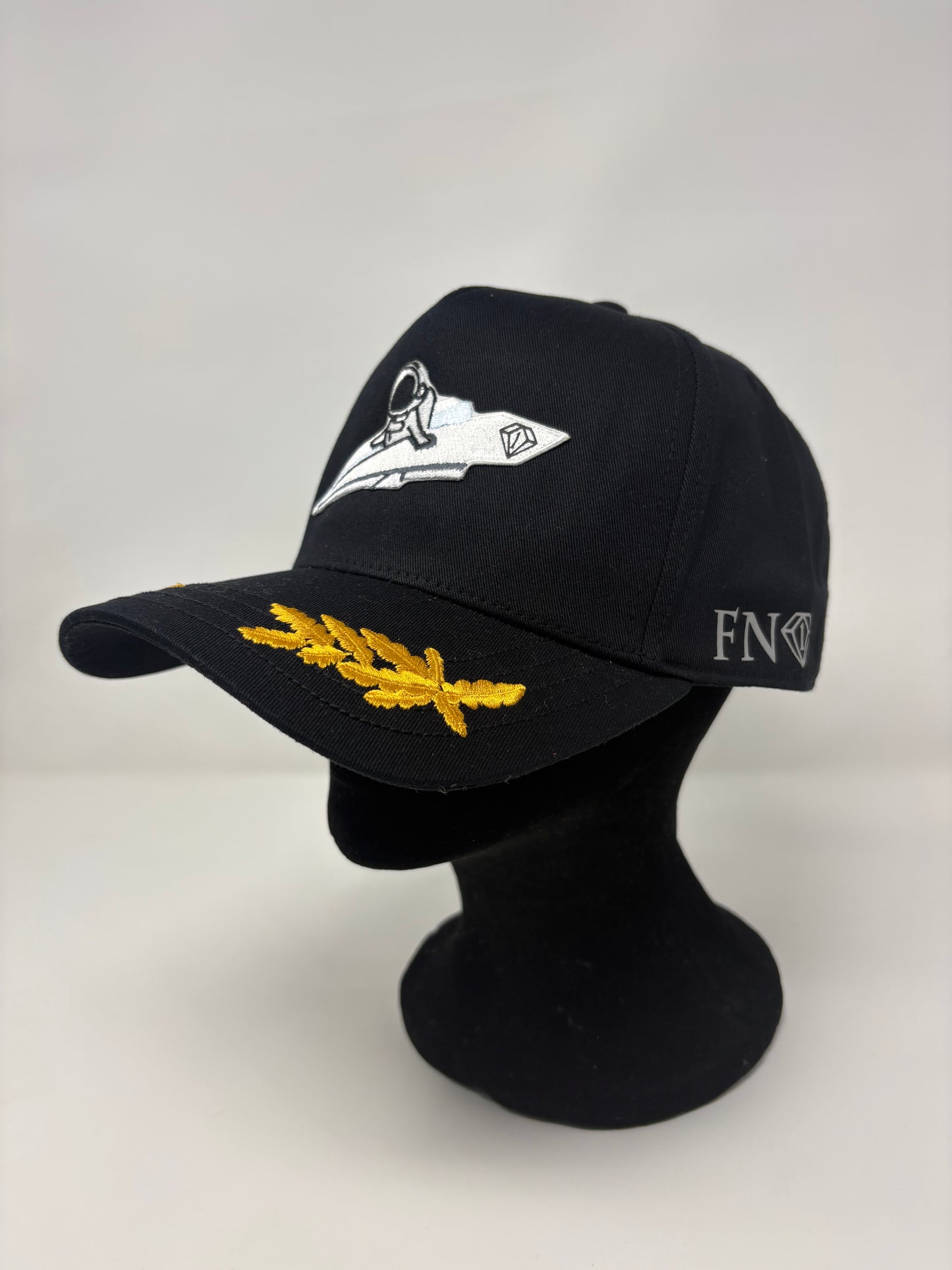 Paper Traveler Snapback – Elite Captain Edition |