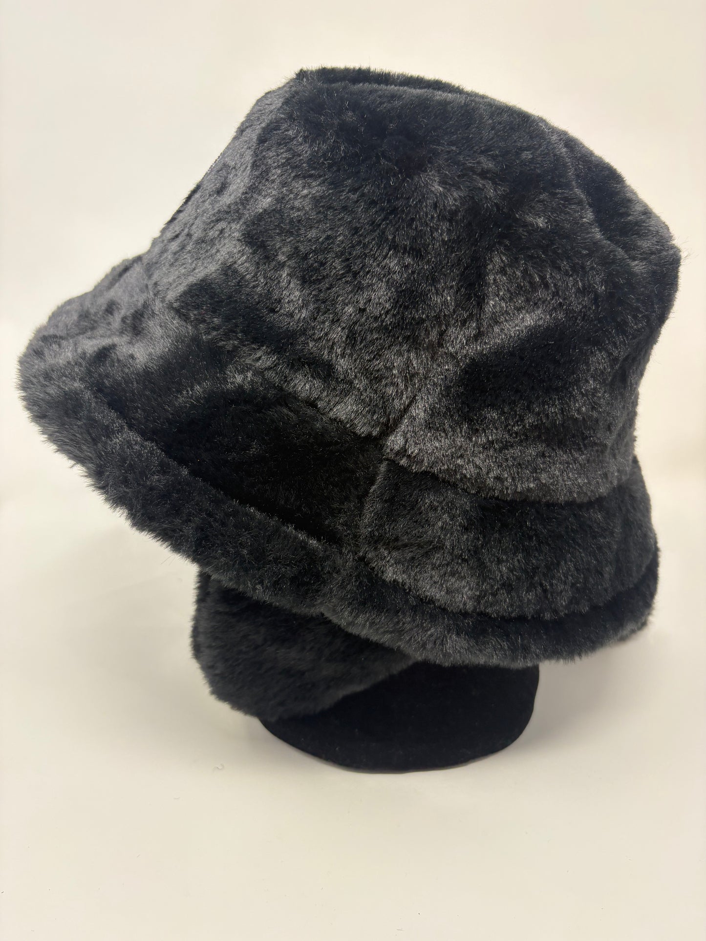“We got us” cozy plush bucket hat w removable earmuffs (blk)