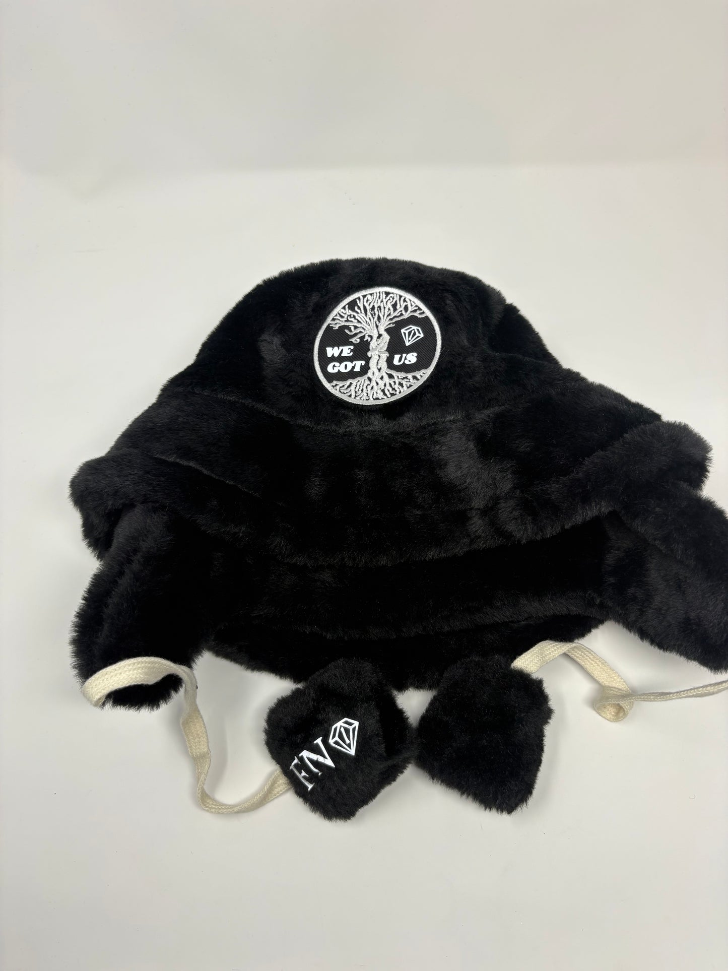 “We got us” cozy plush bucket hat w removable earmuffs (blk)