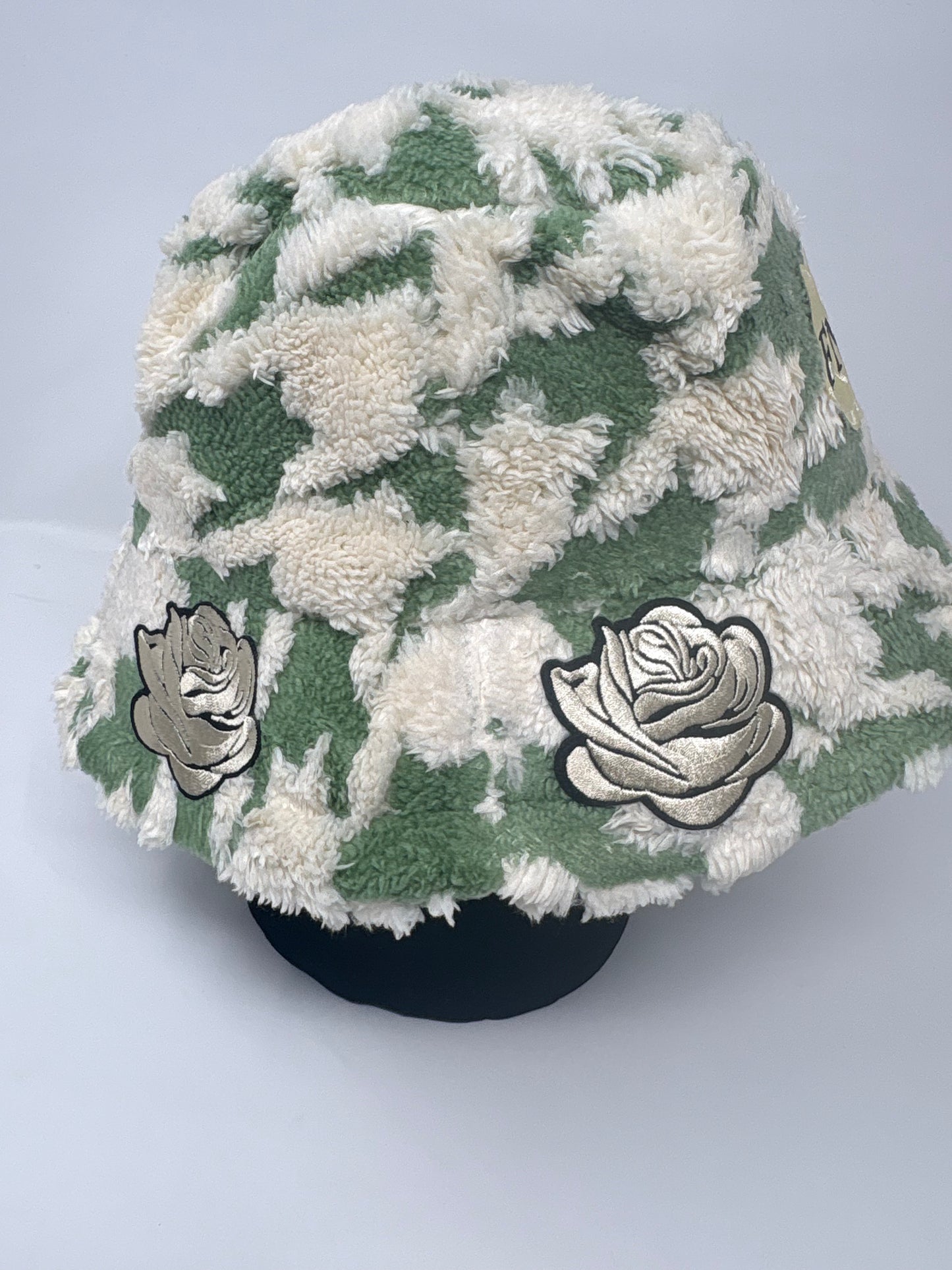 Clouds & Roses cozy plush bucket (green)